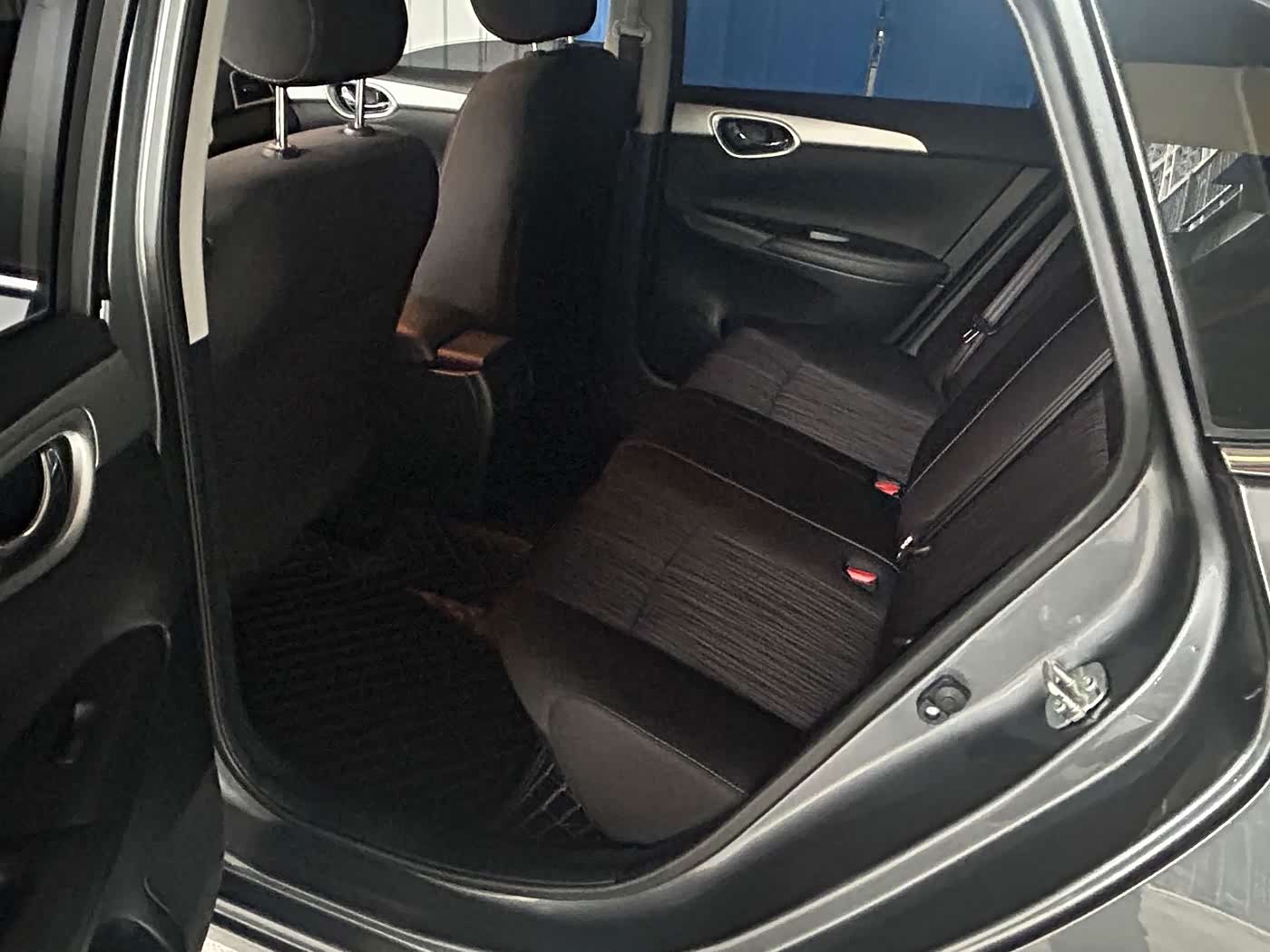 Nissan Sylphy 1.6 л 2024 г. Серебристо-серый, пробег 30000 км