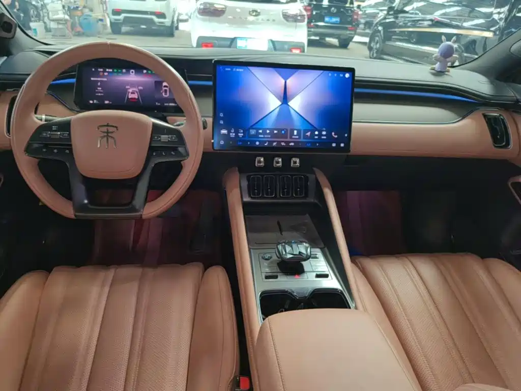 BYD L EV — миниатюра 10