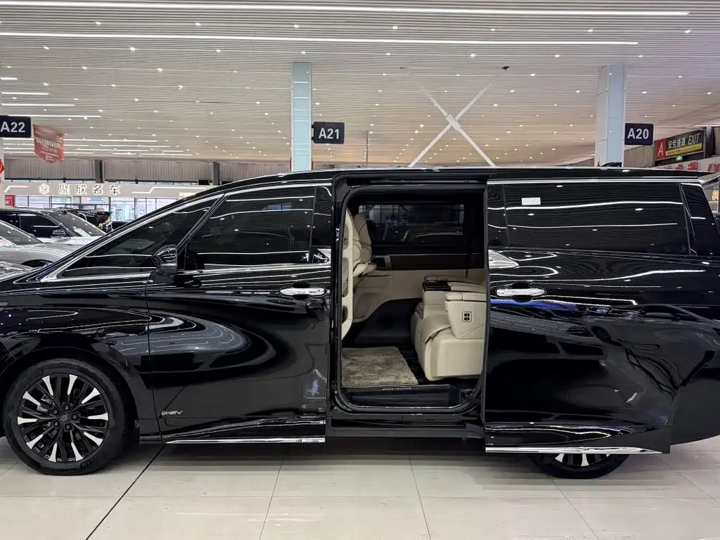 Toyota Vellfire — миниатюра 5