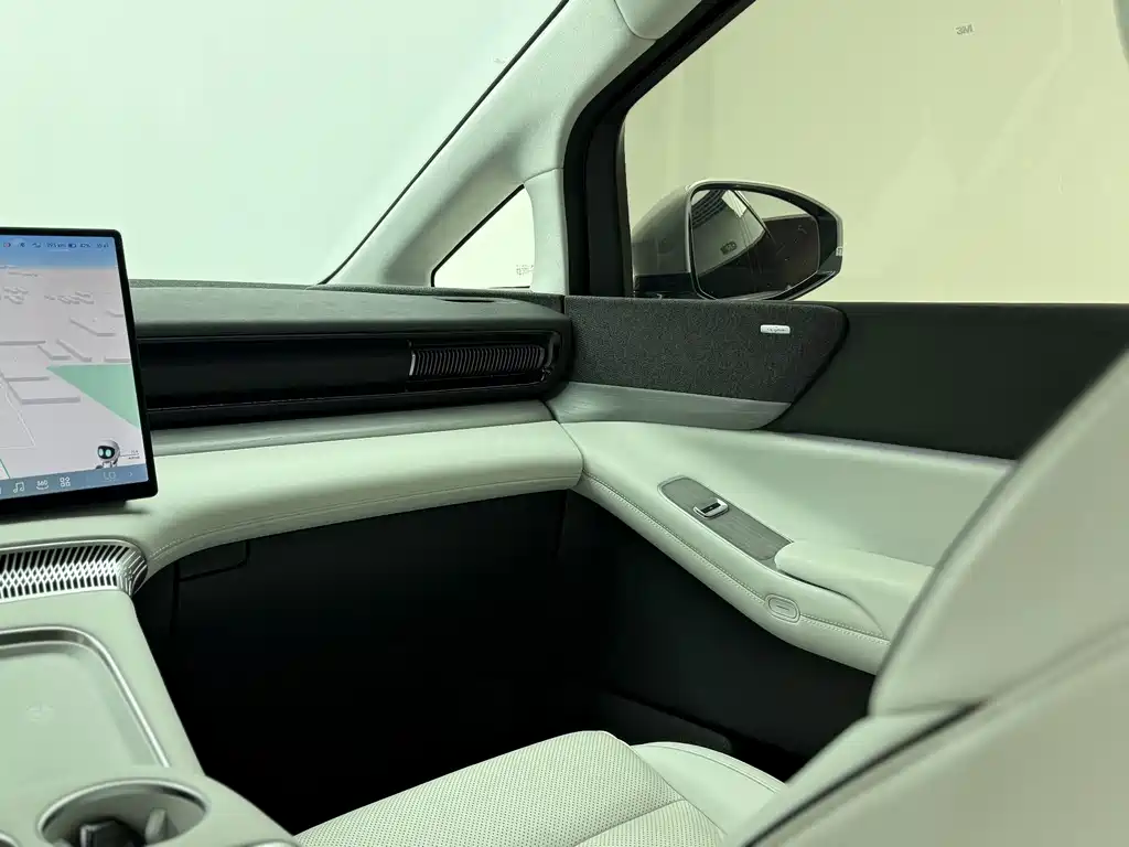 XPeng X9 — миниатюра 15
