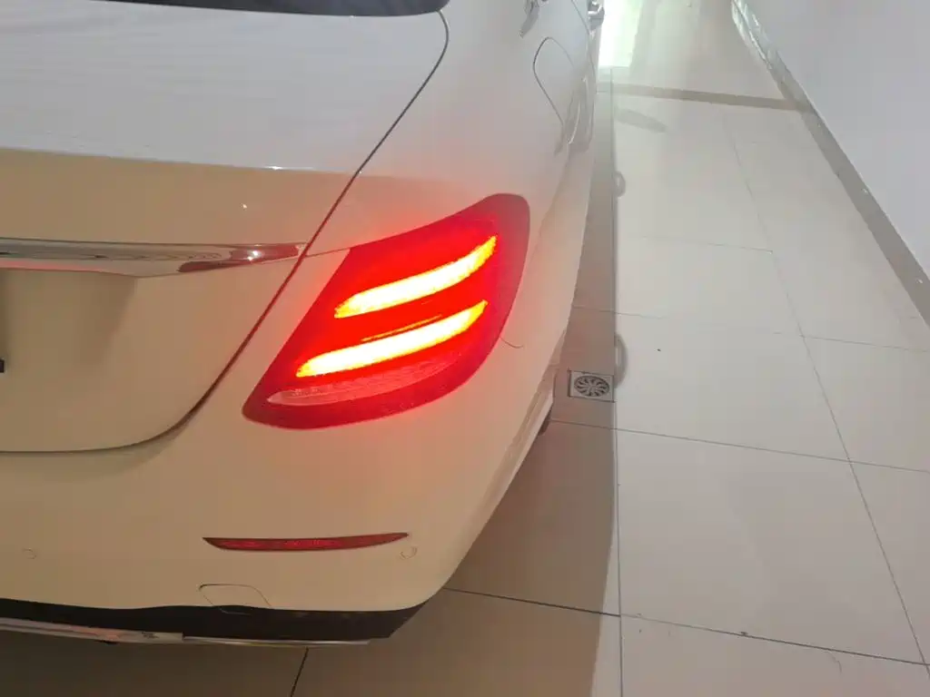 Mercedes-Benz E-Class — миниатюра 8