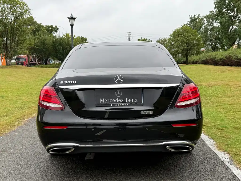 Mercedes-Benz E-Class — миниатюра 9