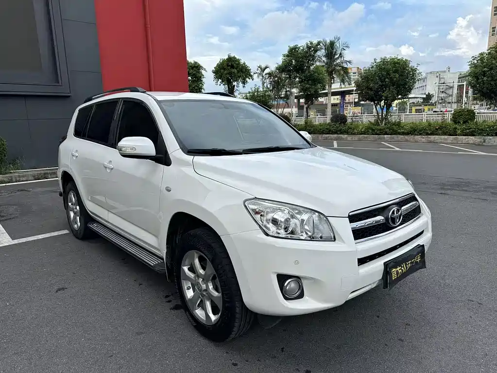 Toyota RAV4 — миниатюра 3