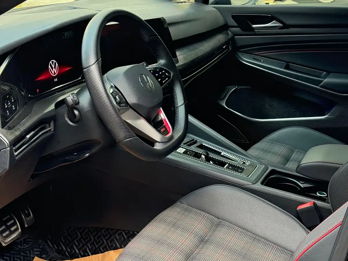 Volkswagen Golf 2023 Черный из Китая