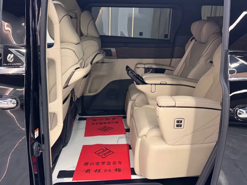Toyota Alphard 2024 — фото 19