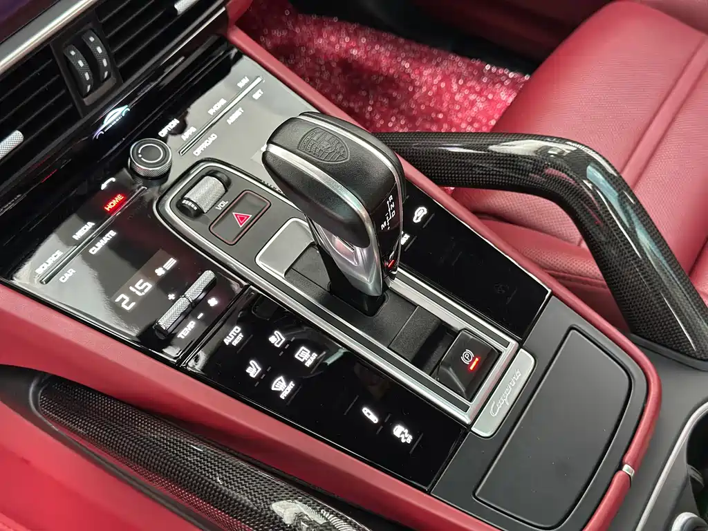 Porsche Cayenne — миниатюра 10