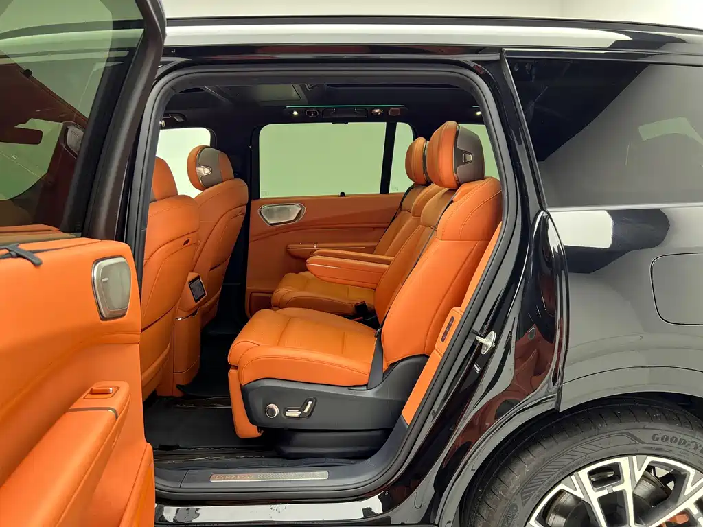 Lynk & Co 900 — миниатюра 8