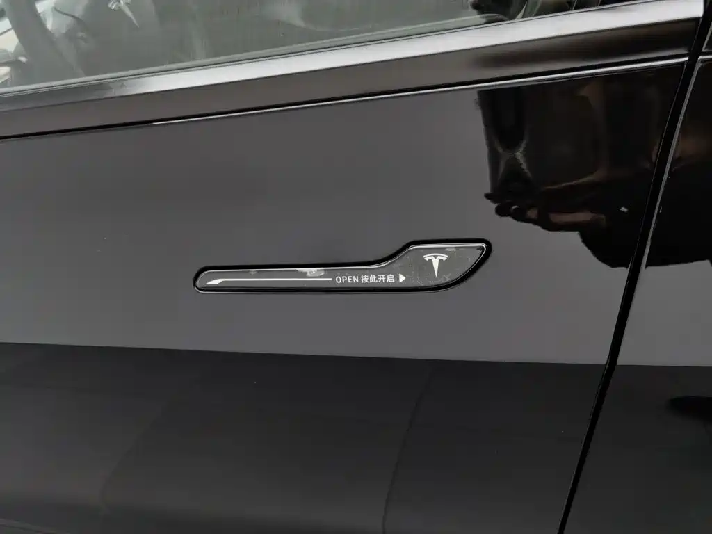 Tesla Model 3 — миниатюра 18