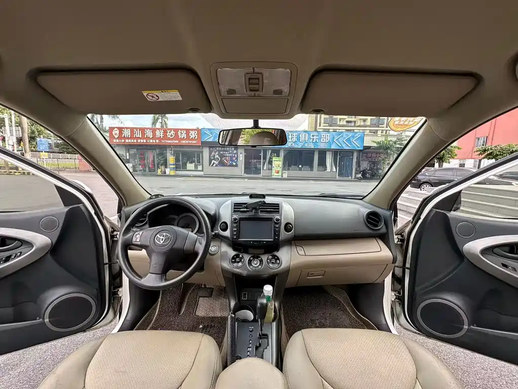 Toyota RAV4 — миниатюра 11