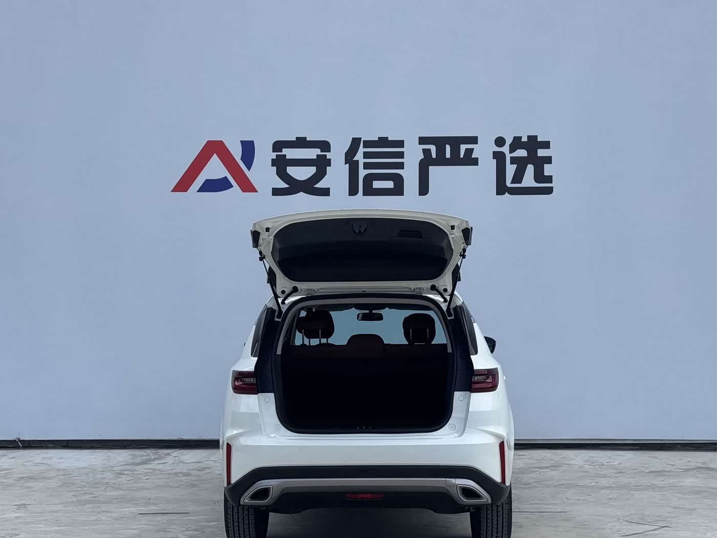 Geely Emgrand X6 1.4 л 2024 г. Белый, пробег 12000 км