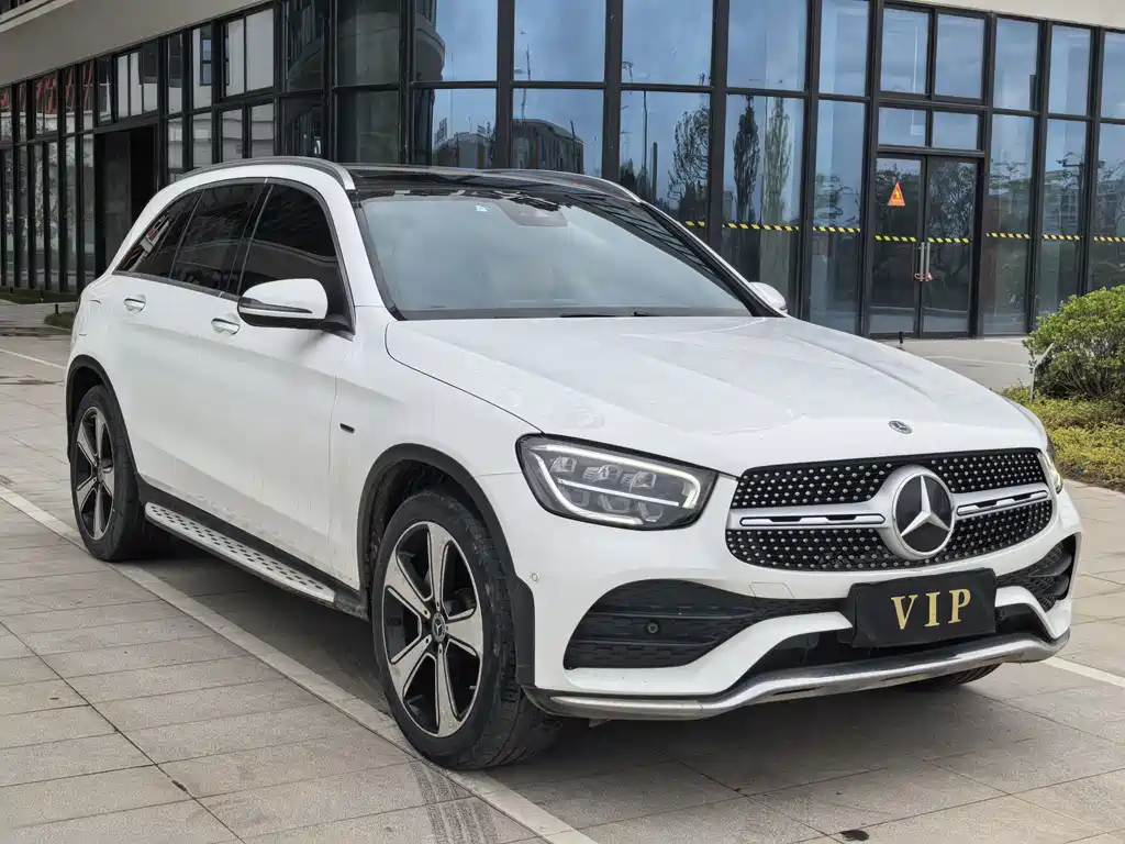 MERCEDES-BENZ GLC