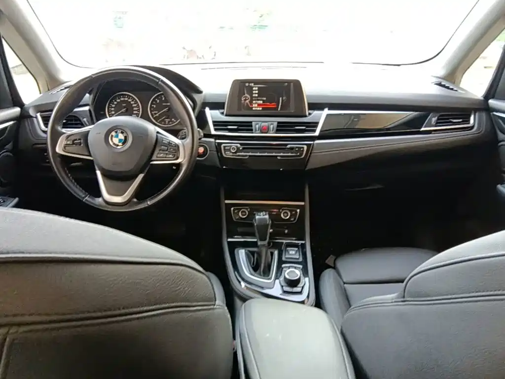 BMW 2 Series Active Tourer — миниатюра 10