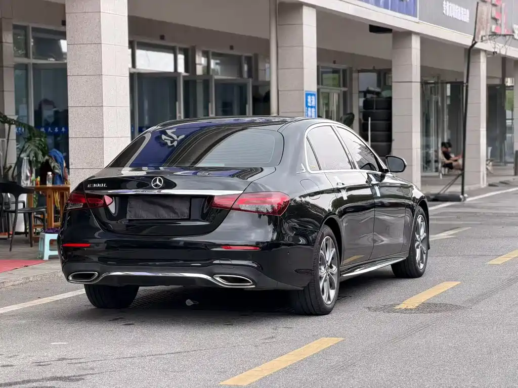 Mercedes-Benz E-Class — миниатюра 15