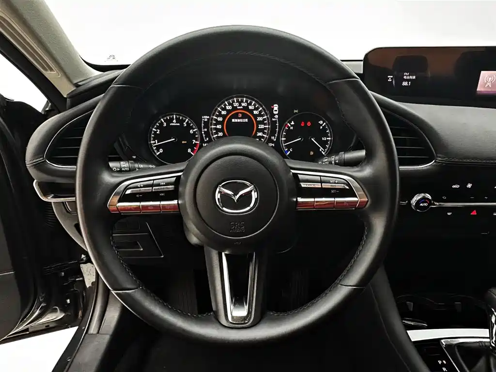 Mazda 3 Axela 2.0L Auto Quality Shine Edition, фото 11