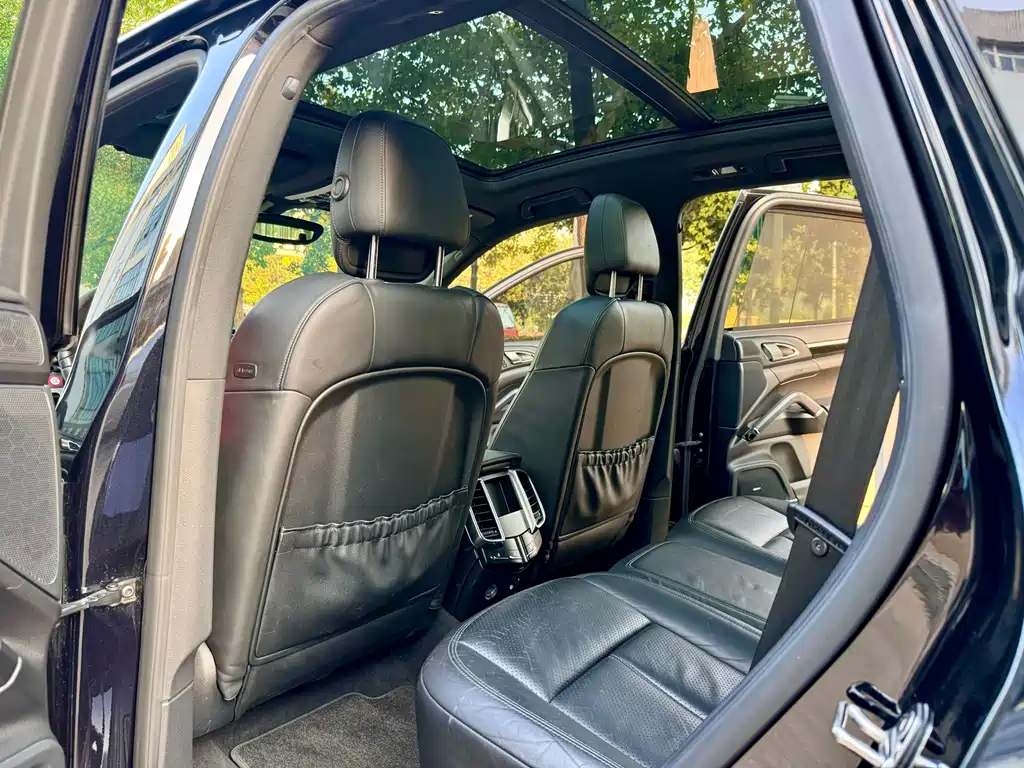 Porsche Cayenne — миниатюра 5