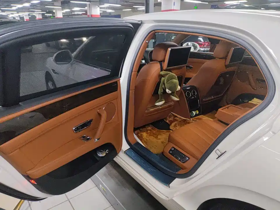 Bentley Flying Spur — миниатюра 7