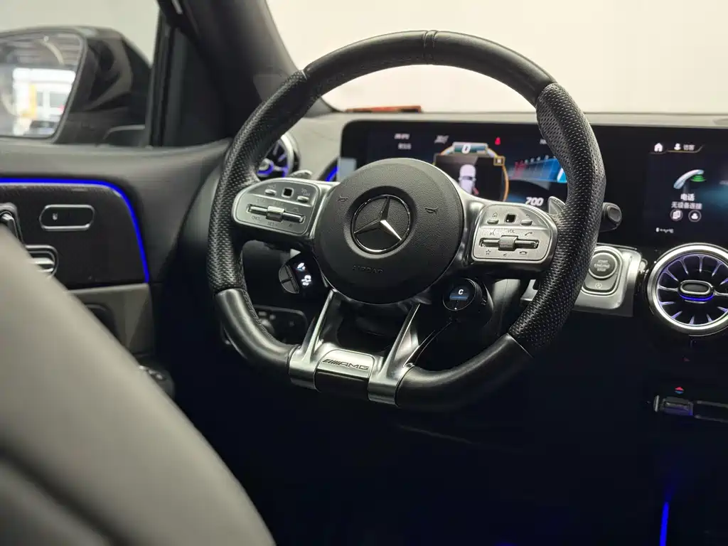 MERCEDES-BENZ GLB AMG