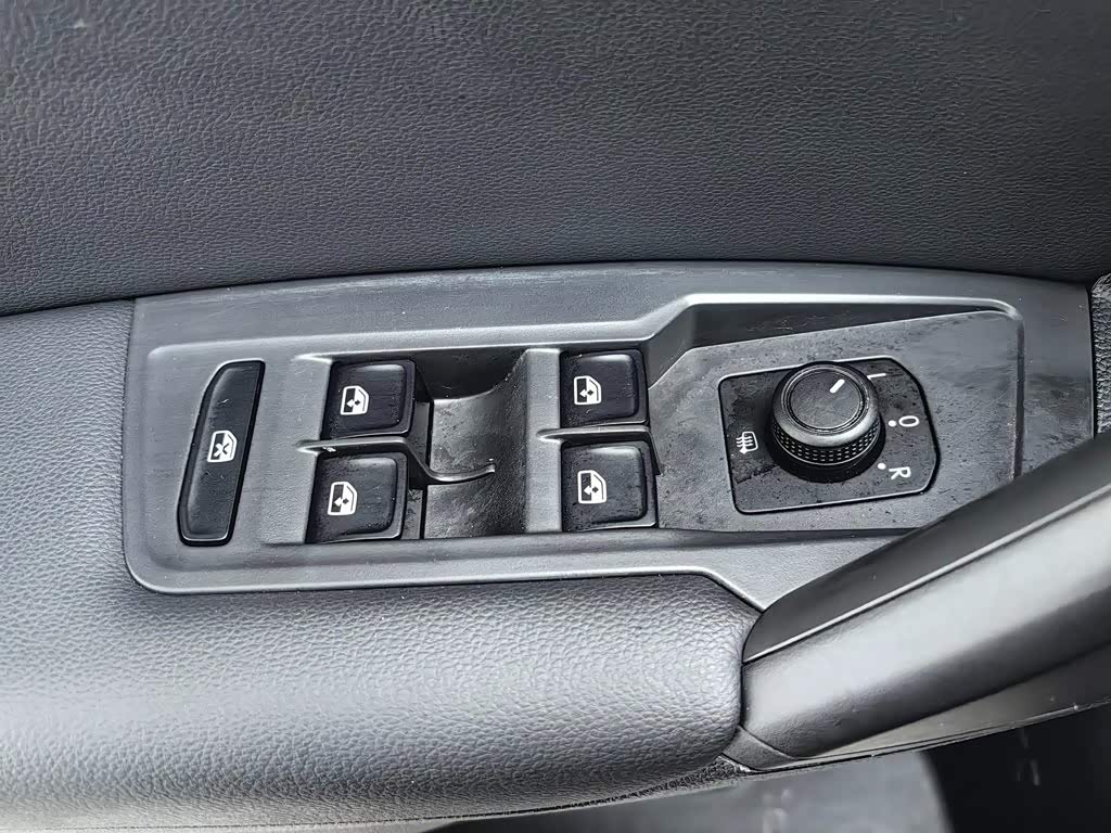 Volkswagen Tiguan L 1.4 л 2021 г. Чёрный, пробег 28700 км