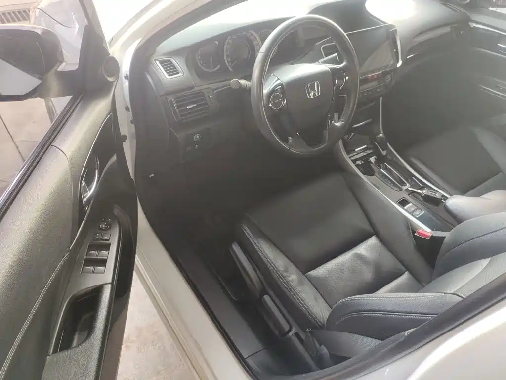 Honda Accord — миниатюра 16