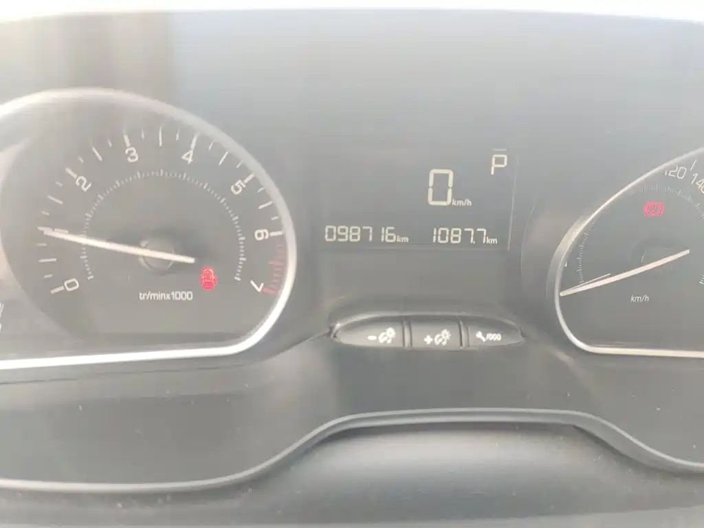Peugeot 2008 — миниатюра 8