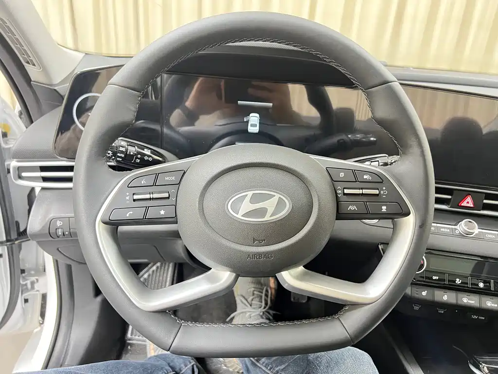 Hyundai Elantra — миниатюра 15