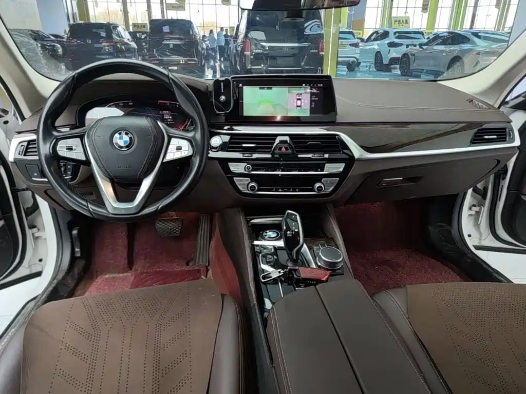 BMW 5 Series — миниатюра 10