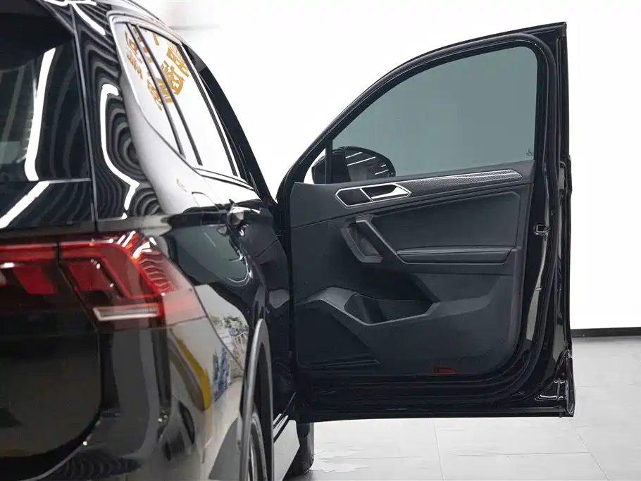 Volkswagen Tiguan L L 2024 330TSI AT R-Line