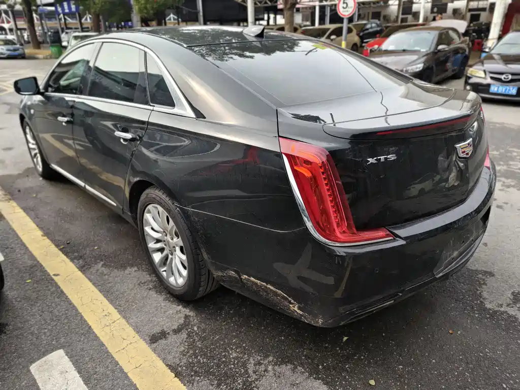 CADILLAC XTS