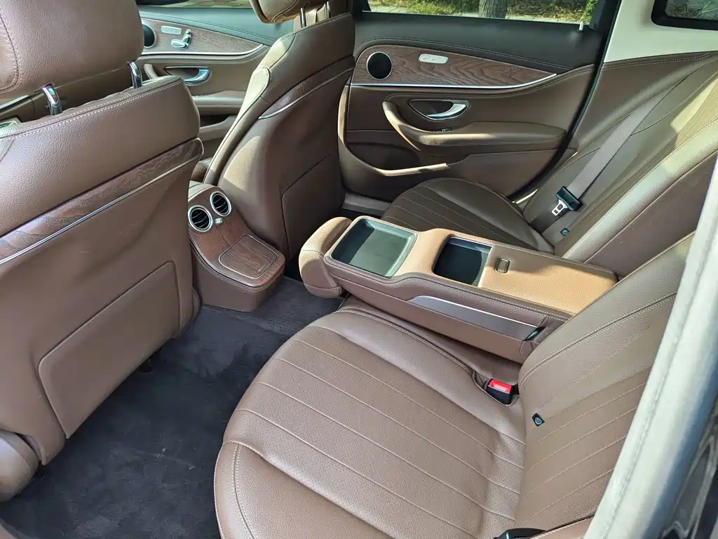 Mercedes-Benz E-Class — миниатюра 30