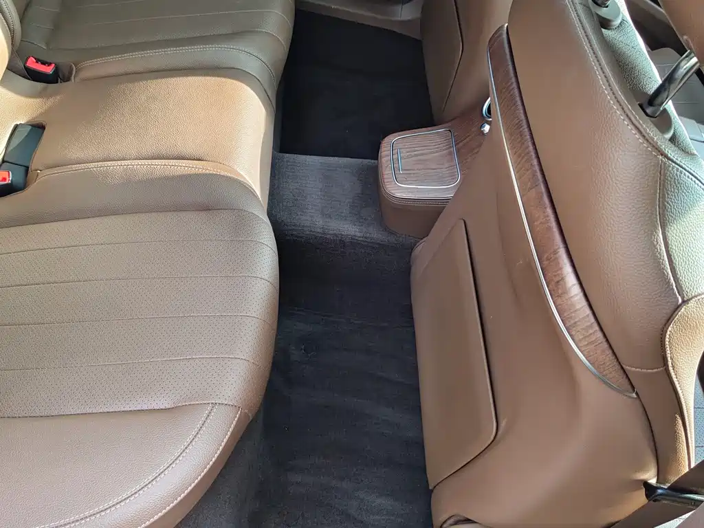 Mercedes-Benz E-Class — миниатюра 29