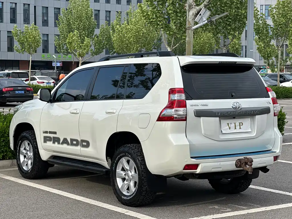 Toyota Land Cruiser Prado 2016 2.7L AT Standard