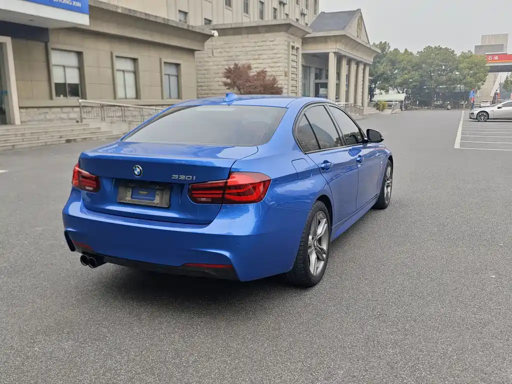 BMW 3 SERIES