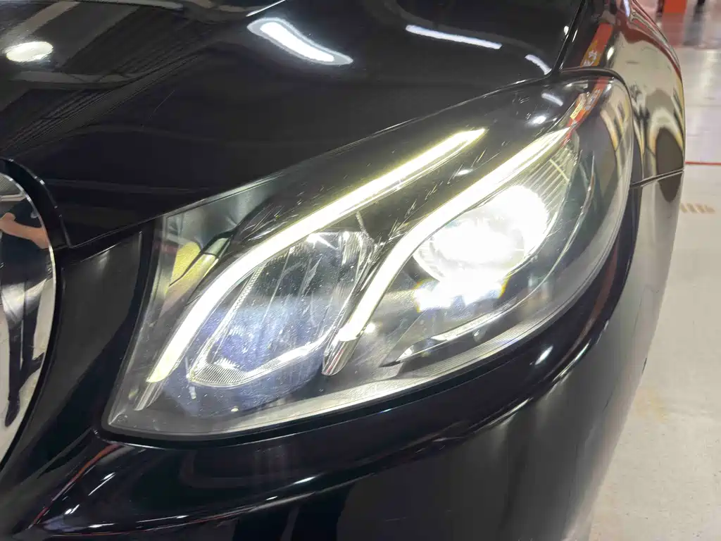 Mercedes-Benz E-Class — миниатюра 18