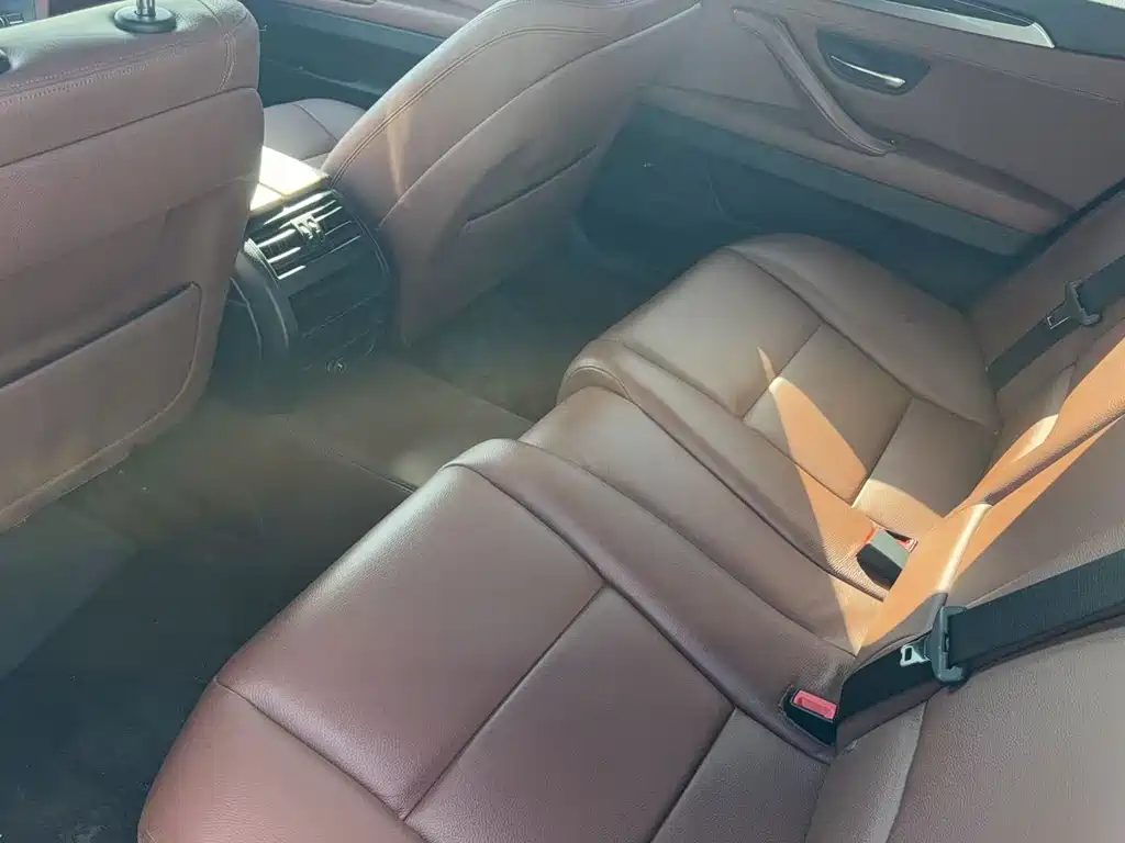 BMW 5 Series — миниатюра 3