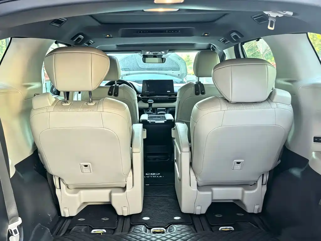 Toyota Granvia — миниатюра 12