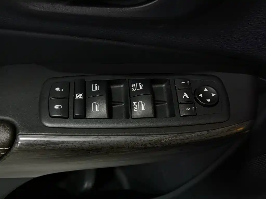 Jeep Cherokee — миниатюра 9
