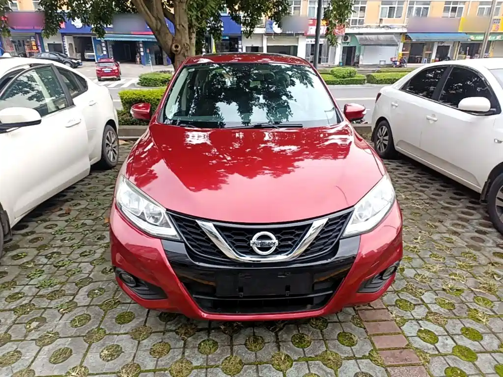 Nissan Tiida — миниатюра 3