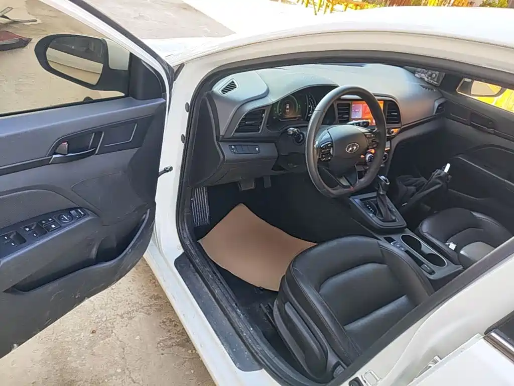 Hyundai Elantra — миниатюра 16