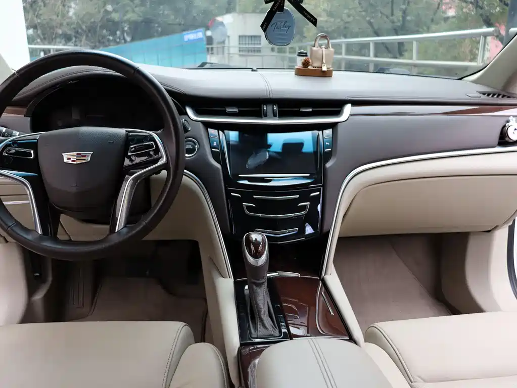 CADILLAC XTS