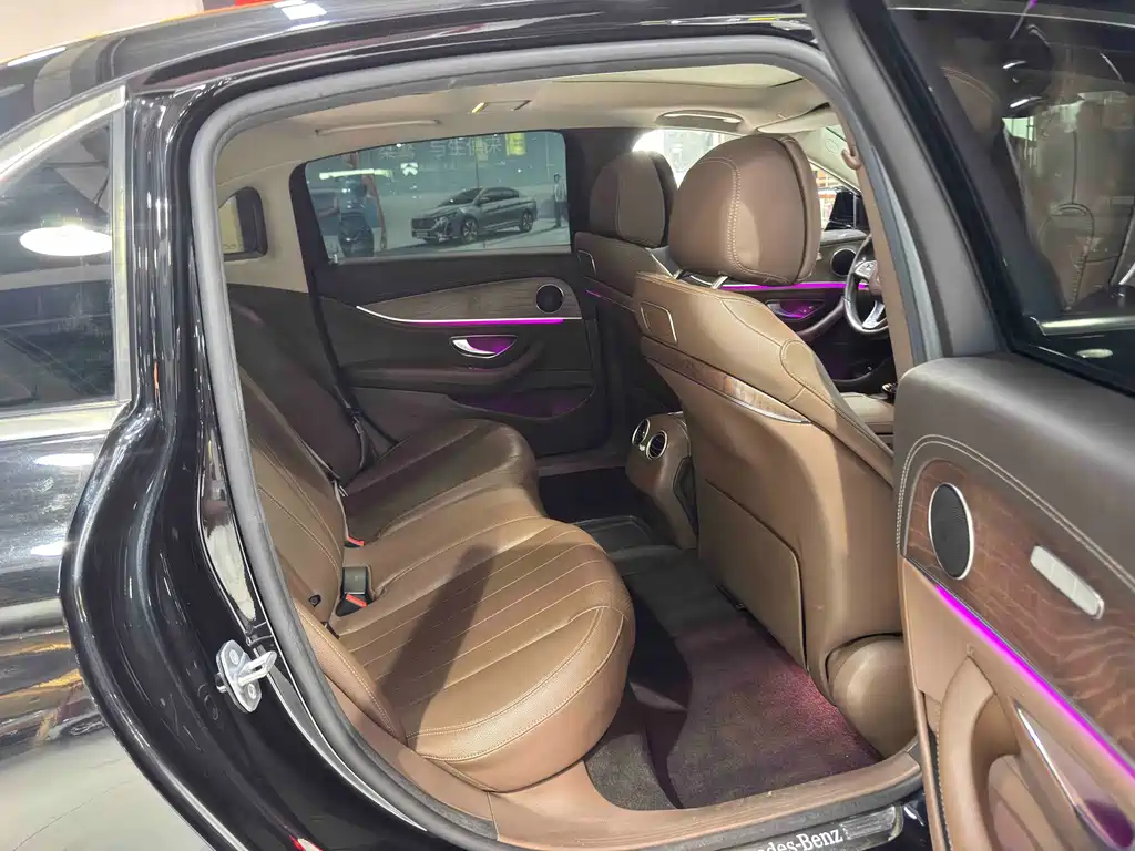 Mercedes-Benz E-Class — миниатюра 11