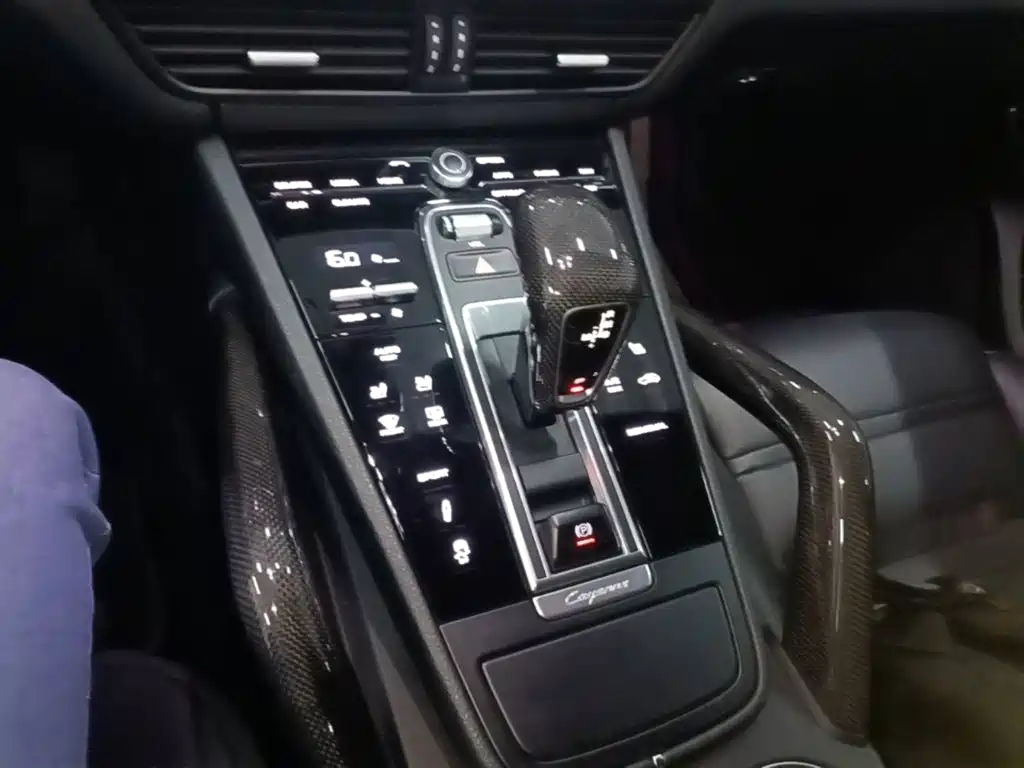 Porsche Cayenne — миниатюра 10