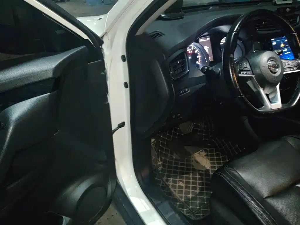 Nissan X-Trail — миниатюра 17