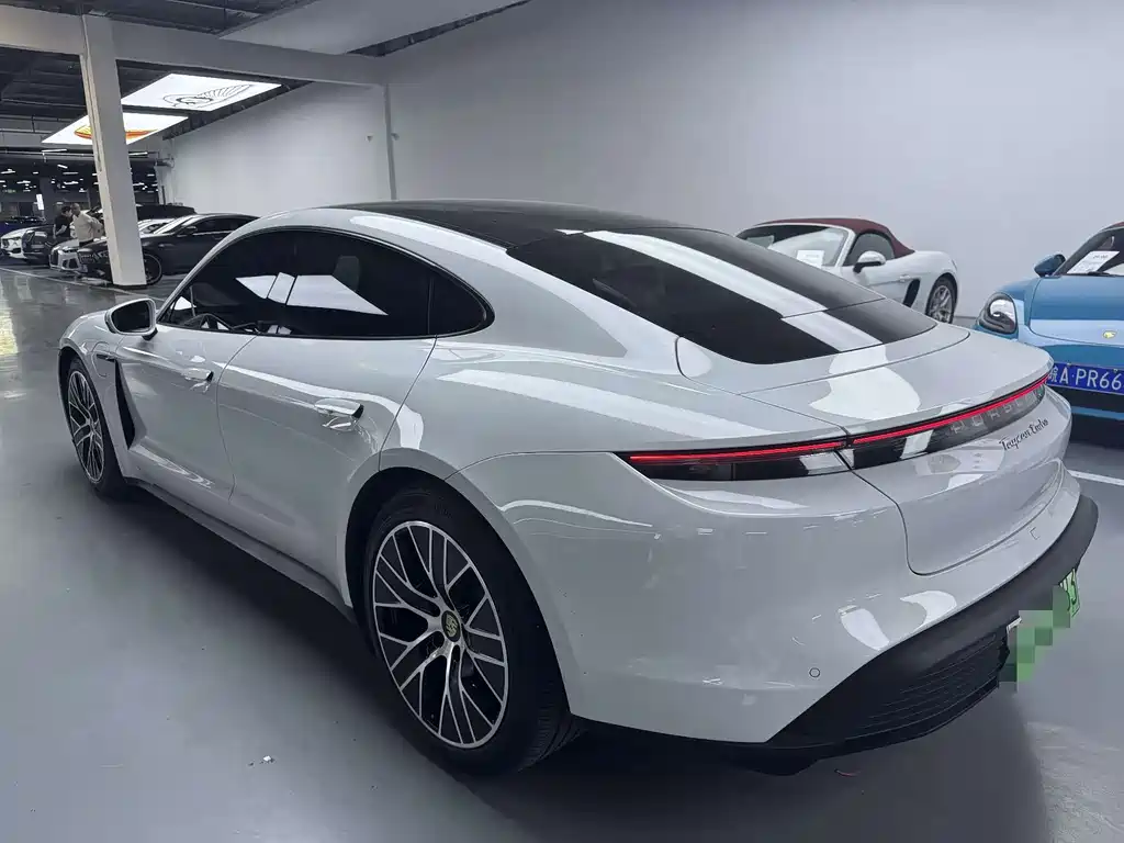 Porsche Taycan — миниатюра 12