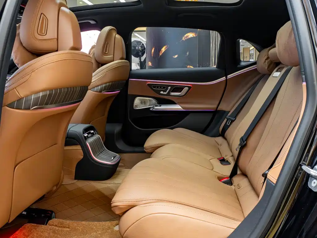 Mercedes-Benz E-Class — миниатюра 28