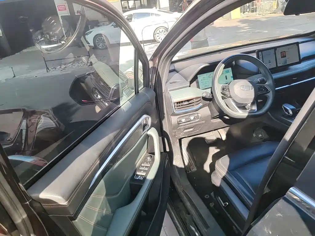 Geely Haoyue L — миниатюра 16