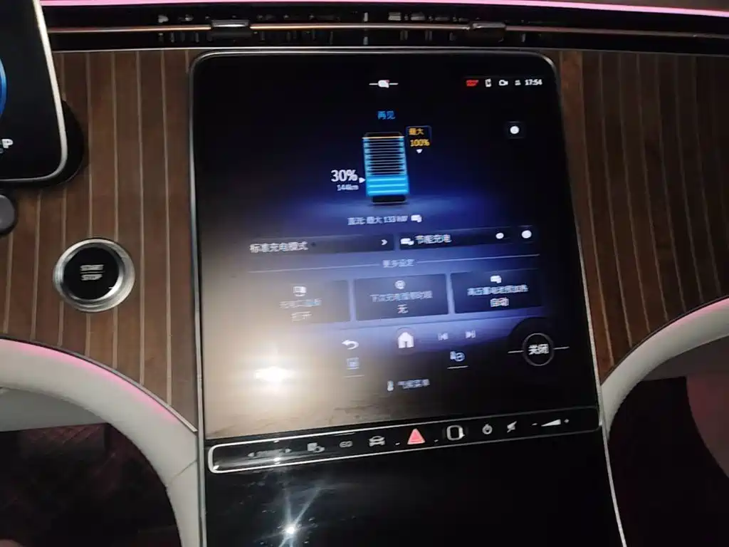 Mercedes-Benz EQE SUV — миниатюра 18