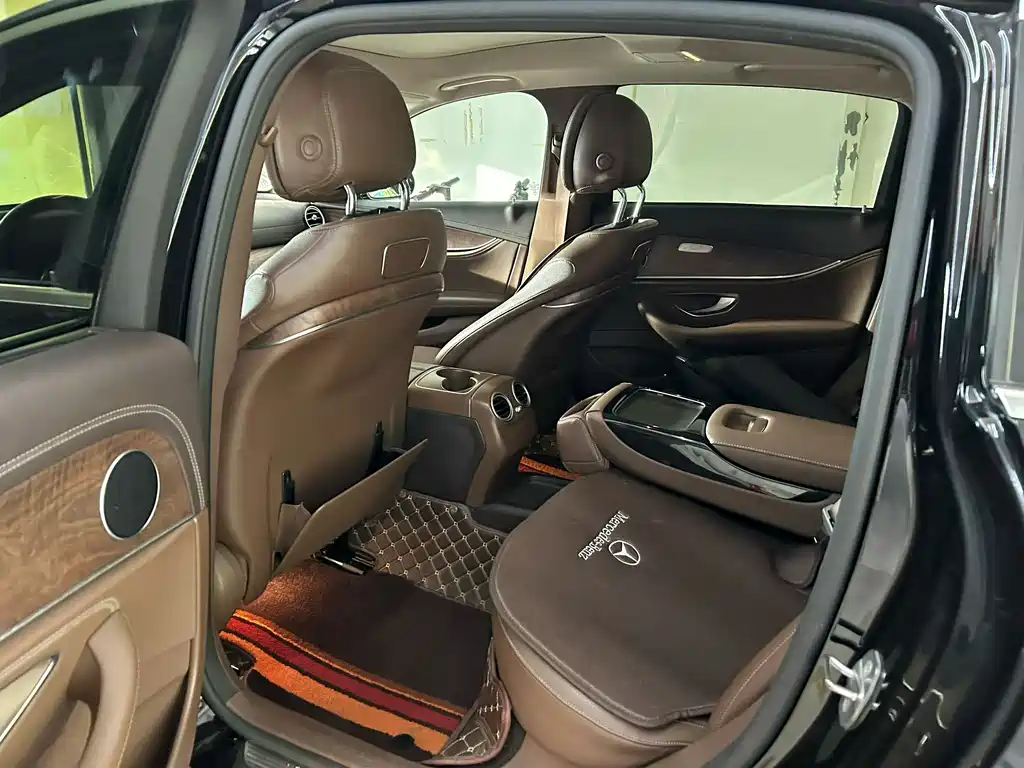 Mercedes-Benz E-Class — миниатюра 5