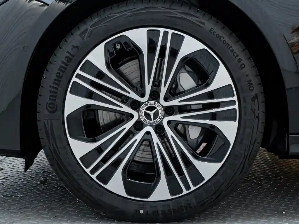 Mercedes-Benz E-Class — миниатюра 10