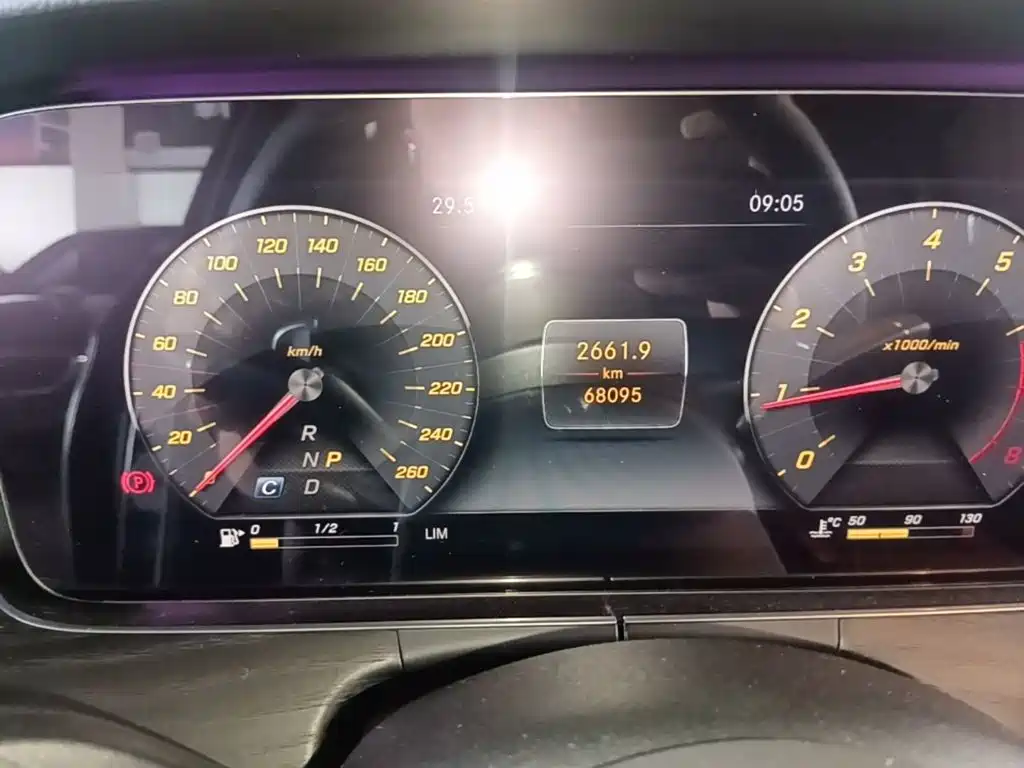 Mercedes-Benz E-Class — миниатюра 12