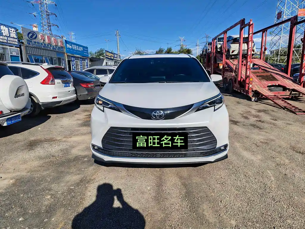 Toyota Sienna — миниатюра 2